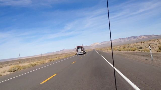 Driving in the Nevada Desert near Death Valley (Wide Open Roads!) смотреть онлайн