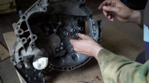 Citroen C3 - Снятие коробки и Замена вилки сцепления