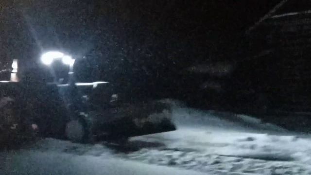 Чистка дорог на МТЗ 82.Полуночные работы. смотреть онлайн