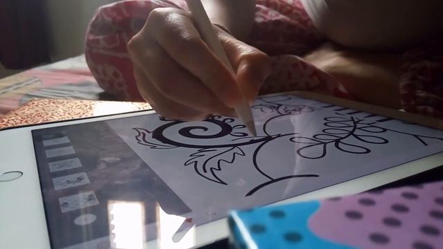 Drawing on new Apple iPad Pro with Apple Pencil on Adobe Illustrator Draw смотреть онлайн
