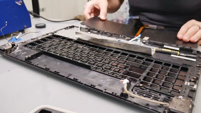 Как поменять впаянную клавиатуру на ноутбуке! Замена клавиатуры MSI! смотреть онлайн