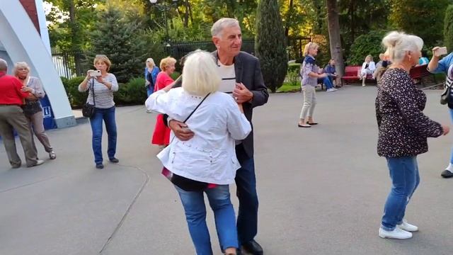 Без тебя без любви Танцы в парке Горького Сентябрь 2021 смотреть онлайн