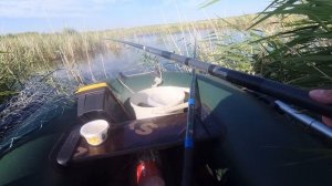 Ловля карася с лодки на озере детства.