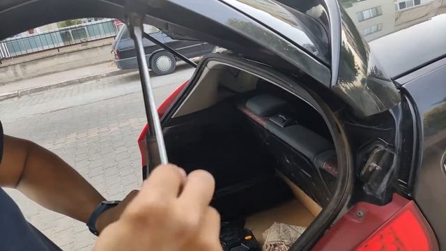 FORD FIESTA BAGAJ PİSTONU DEĞİŞİMİ смотреть онлайн