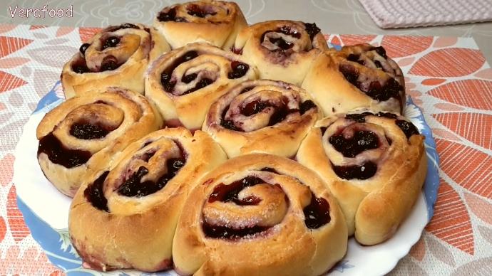 Синнабоны с ягодами. Восхитительные воздушные булочки, в меру сладкие с кислинкой. смотреть онлайн