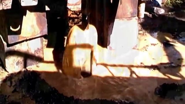 Чистка скважины. Промывка скважины водой после 5 лет эксплуатации вибрационным насосом смотреть онлайн