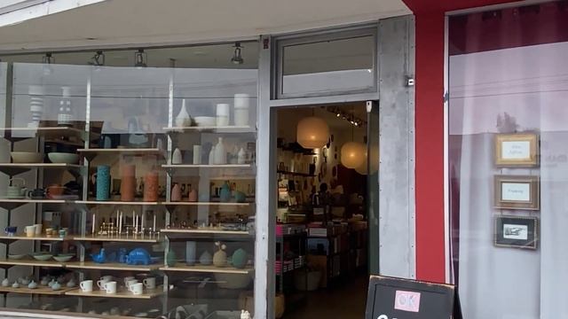 Jennifer Lopez Embraces Fashion Finesse In Shopping Spree with Gal Pal смотреть онлайн