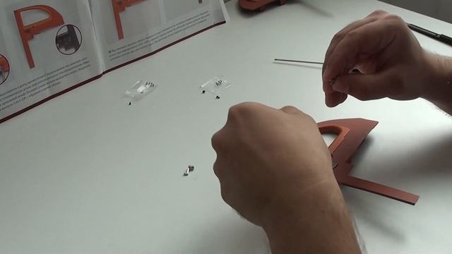 ЗИС 110 1/8 | DeAgostini | Выпуск 101 Сборка правой обивки боковины салона. смотреть онлайн