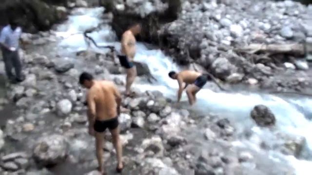 Ооооочень холодная вода. Отрезвление трёх мушкетёров. Кыргызстан смотреть онлайн