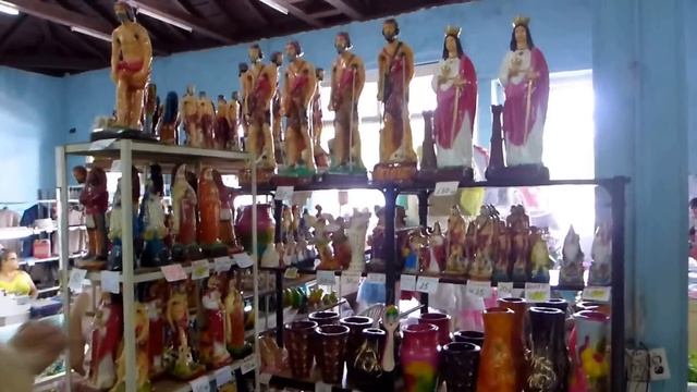 Walking the City centre of Holguín Cuba смотреть онлайн