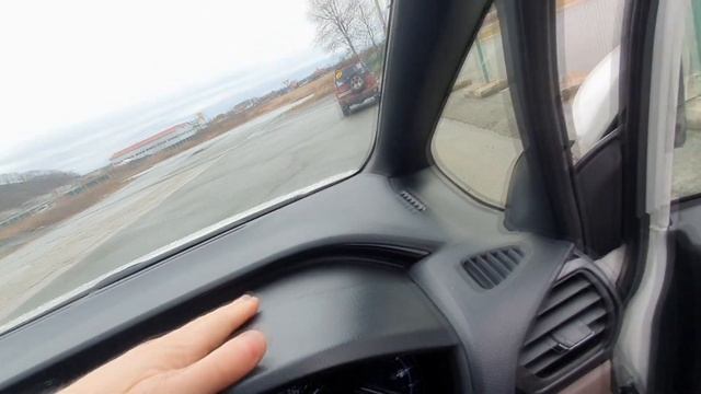 Обзор Toyota Noah Hybrid 2018 + Заезд с Toyota Prius смотреть онлайн