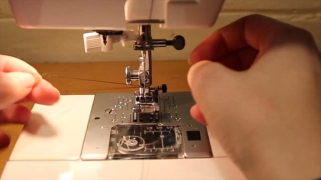 How To Thread A Sewing Machine | Janome MyExcel 18W смотреть онлайн