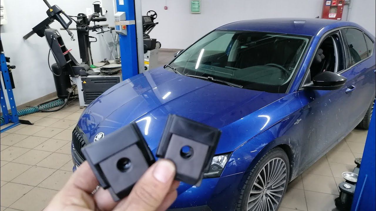 Skoda Octavia A-8, Octavia IV замена упоров крышки багажника.