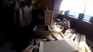 Как сделать пчелопакет? Делаем ящик для перевозки пчел. Пчеловодные движения часть 1.