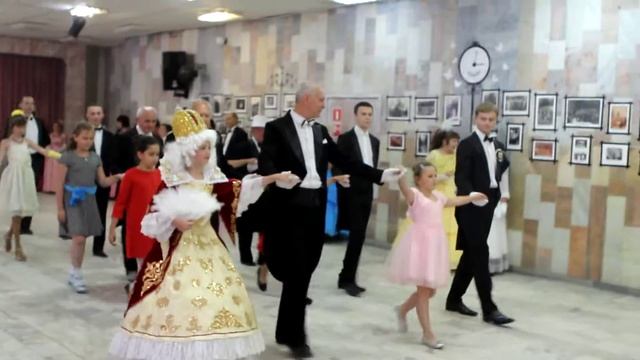 ПОЛОНЕЗ ДЕБЮТАНТОК (видео от Татьяны) смотреть онлайн