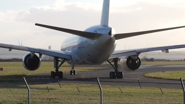 RARE First Visit | 24 YEARS OLD | Red Wings Boeing 777-21H(ER) | VP-BSJ at Liverpool | 05/01/2022 смотреть онлайн