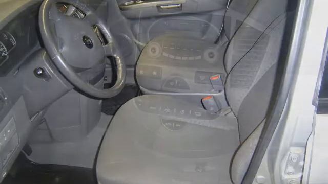 KIA CARENS ex 2.0 CRDi 111cv AUTOMATICO смотреть онлайн