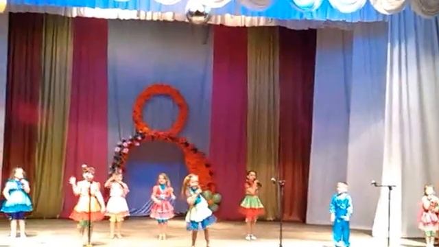 Тимохей отжигает Бибику!!!!)))) смотрим на мальчика в синем комбинезоне смотреть онлайн