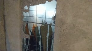 Дверной проём между гаражами