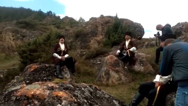 Путешествие во времени? Ни слова больше... старейшины Осетии поют на Ныхасе смотреть онлайн
