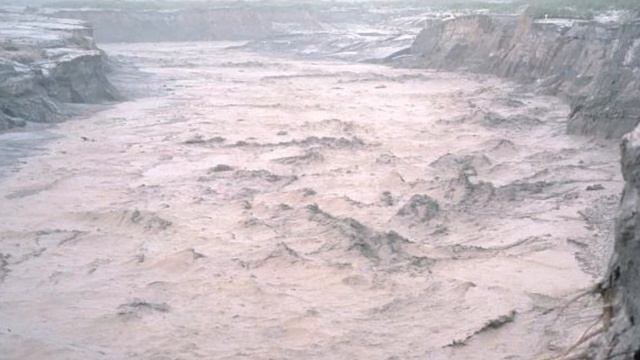 June 15, 1991: Mt. Pinatubo Eruption Devastates the Philippines смотреть онлайн