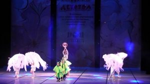 Танец русалок и медуз "Оставайся мальчик с нами!"