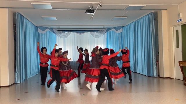 Казачий танец «Я на печке молотила» смотреть онлайн