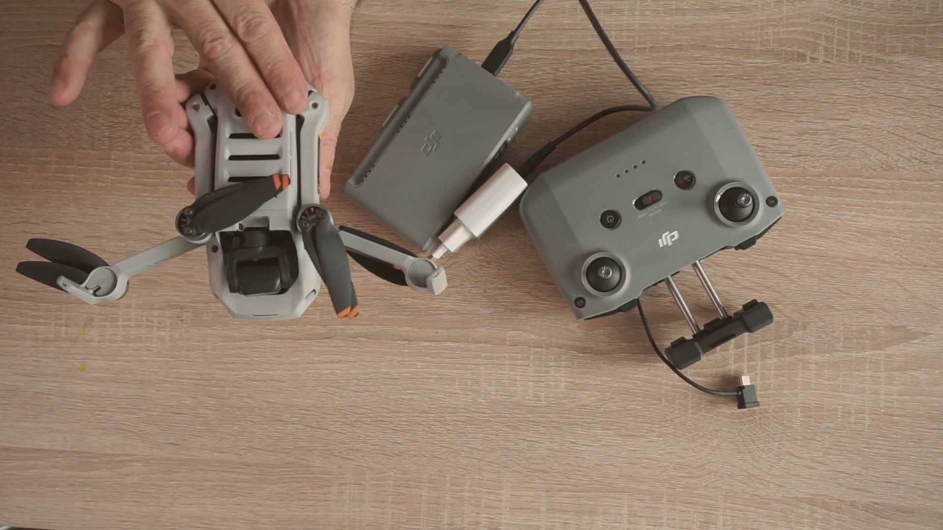 DJI Mini 2. Распаковка, первая инициализация . DJI Fly установка. First initialization of DJI Mini 2 смотреть онлайн