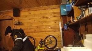 Компактное хранение четырех велосипедов в гараже