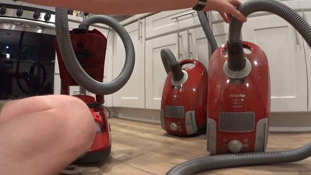 Miele C1 SCAE0 S4000 Homecare Pure Suction Canister Vacuum Review