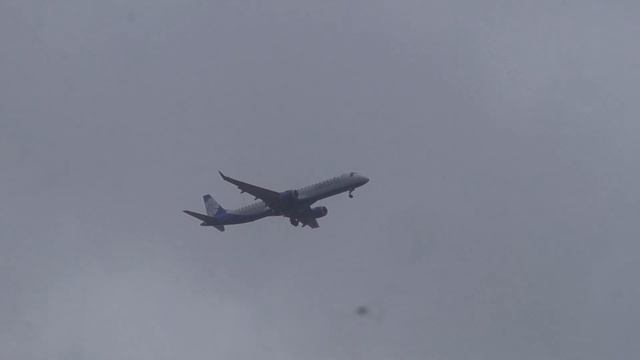 Embraer ERJ-195 а/к "Belavia" заход на посадку в Шереметьево смотреть онлайн