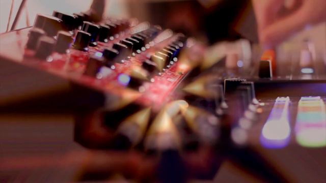 Microfreak, Neutron & Circuit - N O I S E смотреть онлайн