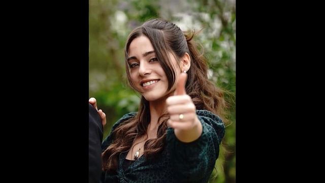 Sıla Türkoğlu and Doğukan Güngör are captured holding hands! смотреть онлайн