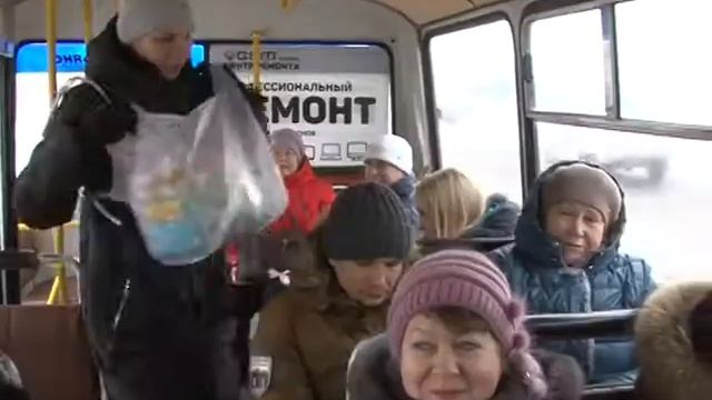 Сотрудники ГИБДД поздравили балашовцев с Днем защитника Отечества смотреть онлайн
