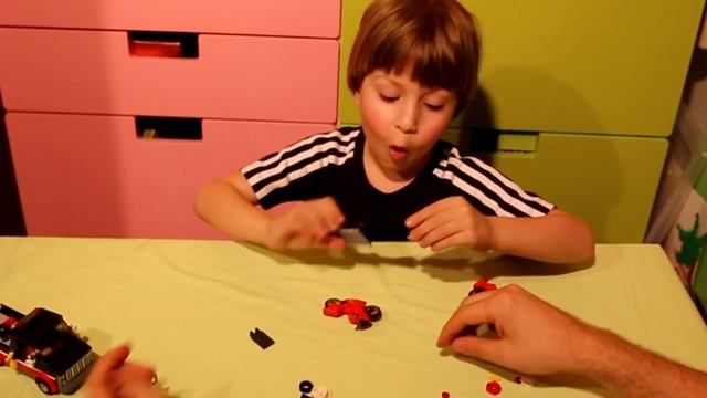 ЛЕГО Сити перевозчик гоночных мотоциклов Lego city 60084 смотреть онлайн