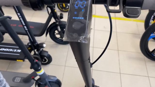 Электросамокат Max 15aH. Отличный городской самокат смотреть онлайн