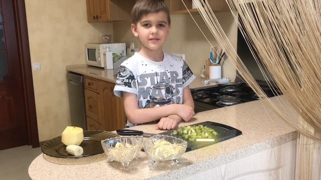 Готовьте с Тимофеем. Готовим фруктовый салат. Простые рецепты для детей. смотреть онлайн
