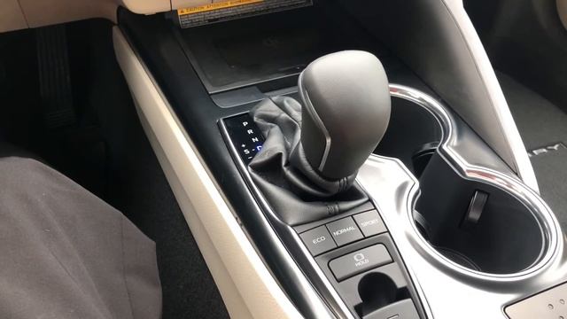 Toyota How-To: Electronic Parking Brake and Brake Hold смотреть онлайн