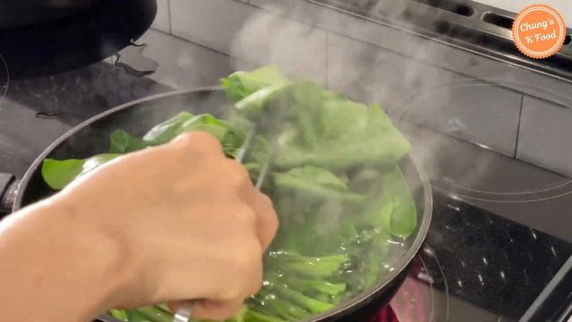 Crispy Chicken Kimbap Recipe! | 바삭한 닭고기김밥?? смотреть онлайн