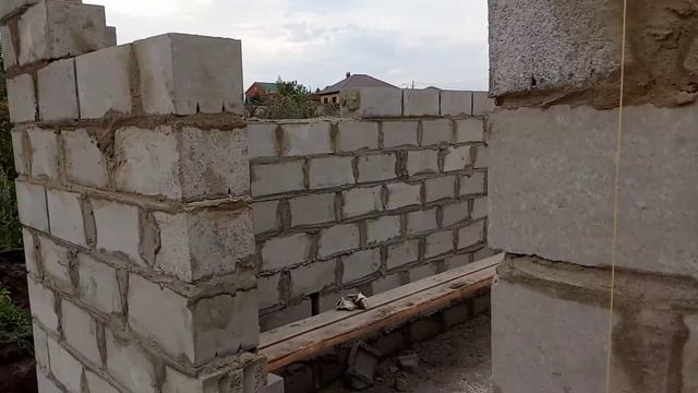 Чем плоха быстрая кладка КББ))) или как я увлекся кладкой и забыл оставить проёмы под окна смотреть онлайн