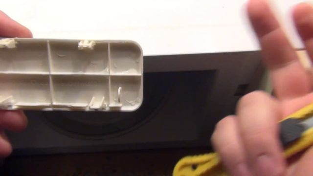 Искрит микроволновка, очень простое решение ;)