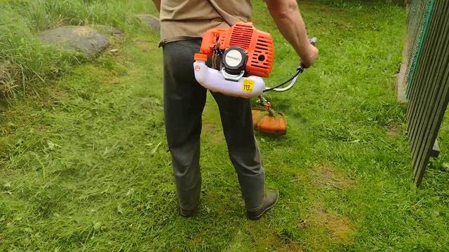 Koszenie Trawy Kosą Spalinową GARDENX  CG-KW-520 #kosiarka #koszenie #ogrodnictwo #ogród  #trawa