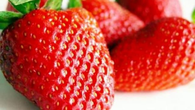 Клубника весом 100 грамм!!! Как вырастить на даче смотреть онлайн