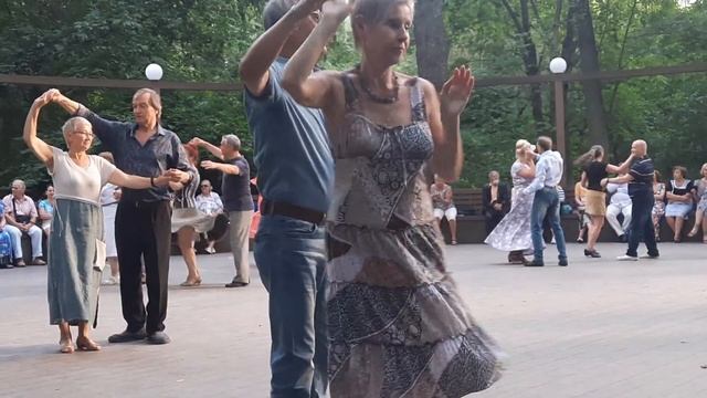 48) Па Д'Эспань // Танцы в Царицыно 14.08.2022 смотреть онлайн