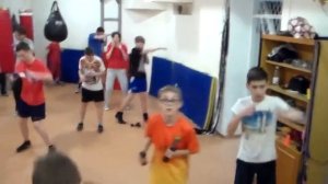 Школа бокса и кикбоксинга Андрея Рябченка (отработка ударов с гантелями)