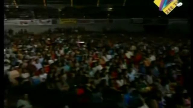 Hrithik Roshan & Karisma Kapoor Performance - In HeartThrobs Concert (2002)