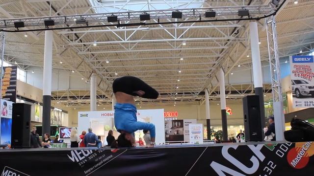 Kukkutasana смотреть онлайн