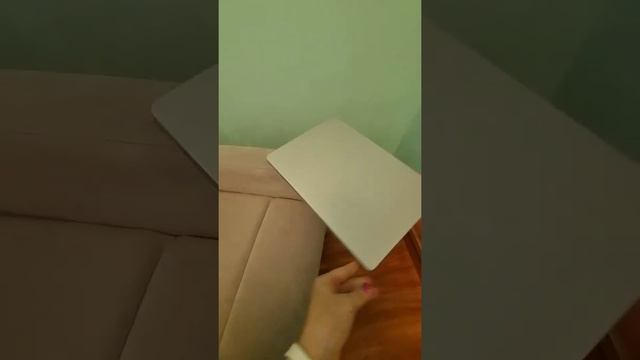 Кресло реклайнер на пульте управления. с подносом и подстаканником.