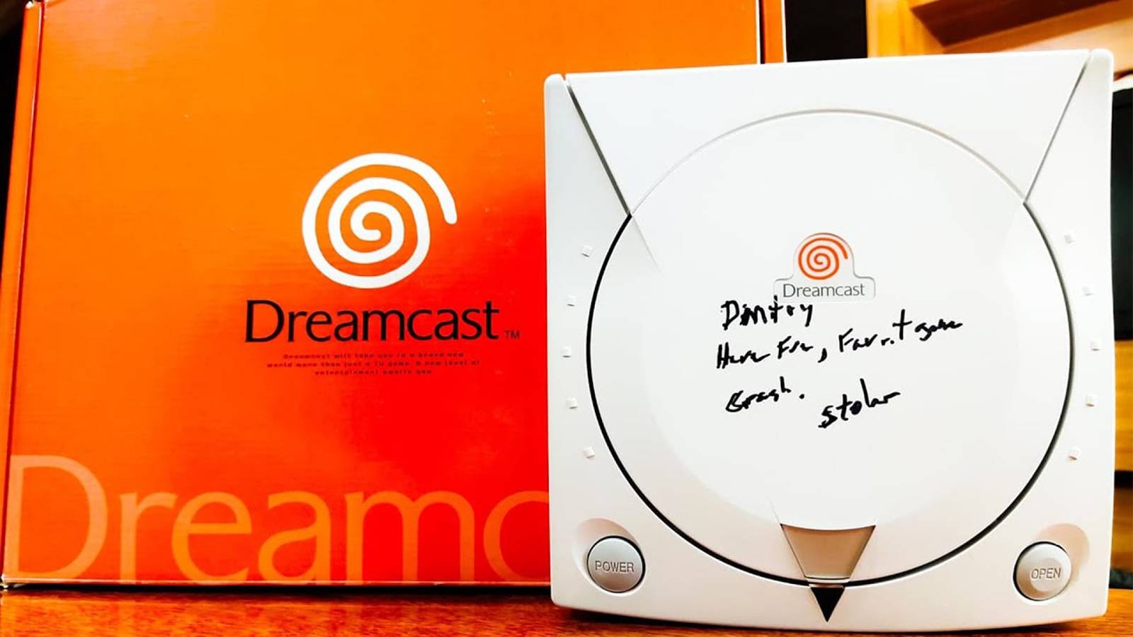 Распаковка Sega Dreamcast стоимостью более 1 МИЛЛИОНА рублей! смотреть онлайн