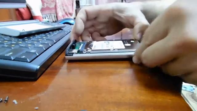 Установка HDD в медиаплеер 3QMMP F216HС wo HDD смотреть онлайн